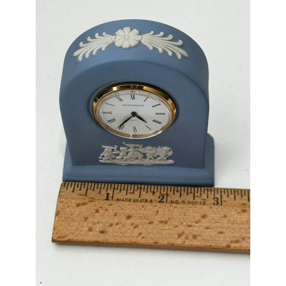 Wedgwood Blue Jasperware Mantle Clock Relief Quartz Desk Clock - New Battery